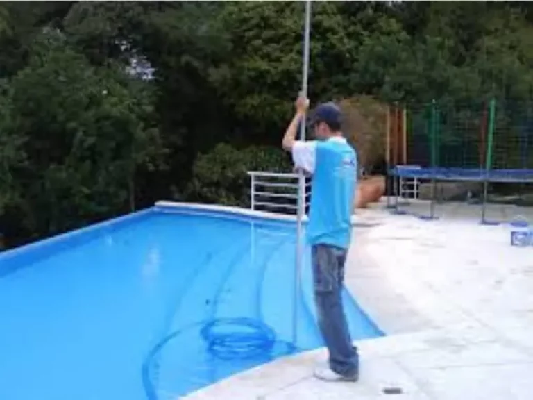 Limpeza de piscina ou piscineiro em Bela Suíça