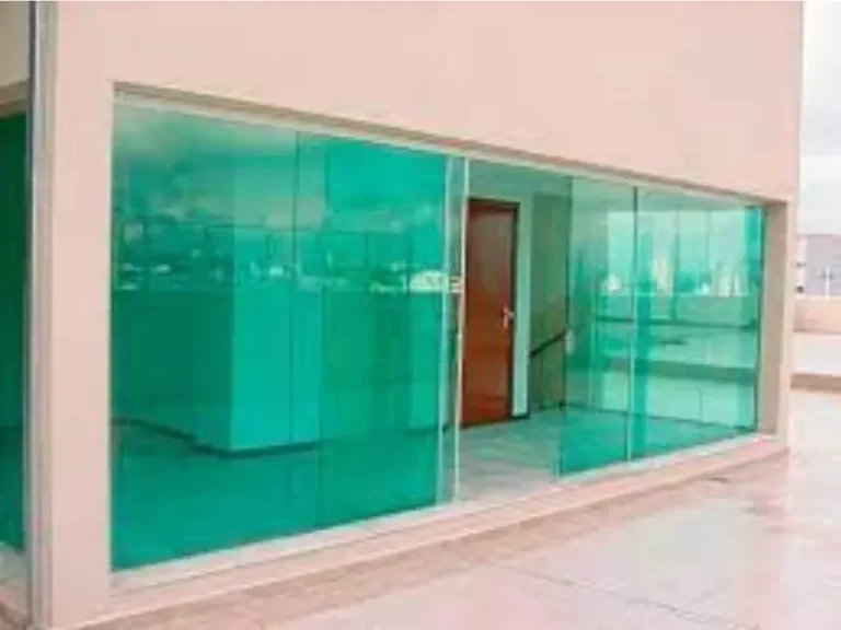 Serviços de Vidraceiro em Tamoios: Instalação de Boxes, Espelhos, Vidros Temperados, Conserto em Janelas e Portas, Projetos, Trocas, Reparos de vidros em geral